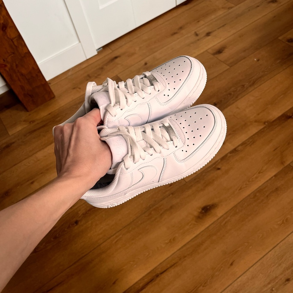 White Nike Woman’s SF1 Sneakers